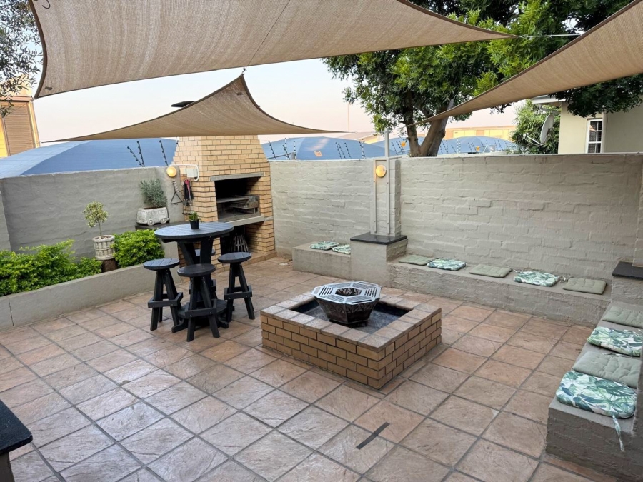 4 Bedroom Property for Sale in Waterval East North West
